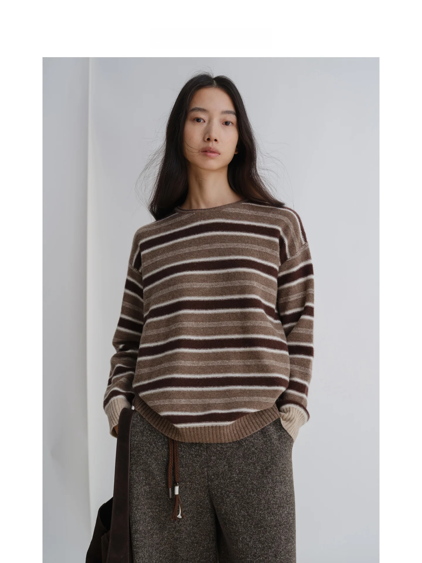 Classic Stripe Color Blo Camere Wool Sweater V-Ne Open Cardigan round Ne Overhead Women's Faion Winter Collection
Classic Stripe Color Blo Camere Wool Sweater V-Ne Open Cardigan round Ne Overhead Women's Faion Winter Collection