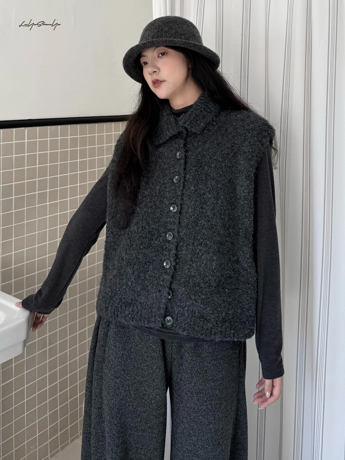 Land And Mountain Island Knitted Wool Sweater Stand Collar Lazy High-End Feeling Can Be Worn outside Or Underwear Vest Layering
Land And Mountain Island Knitted Wool Sweater Stand Collar Lazy High-End Feeling Can Be Worn outside Or Underwear Vest Layering