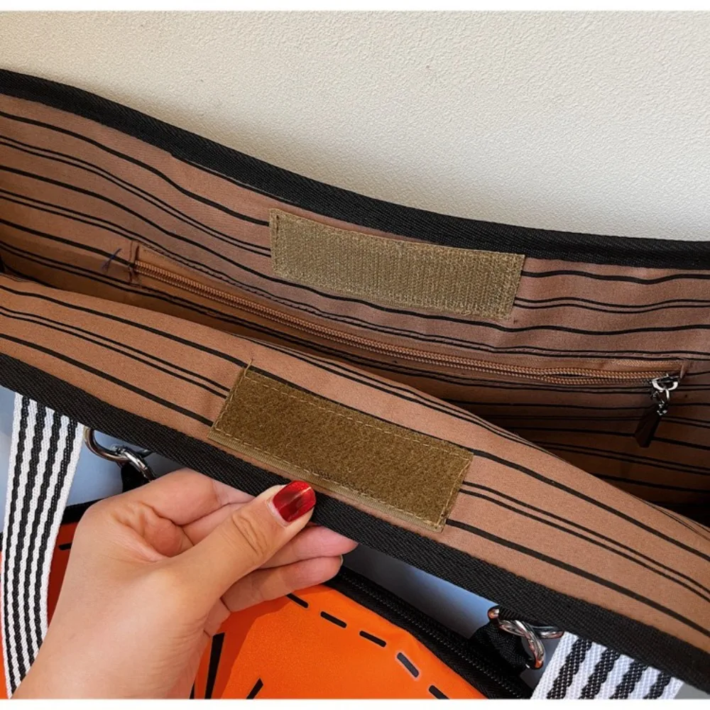 Новая большая вместительная спортивная сумка для хранения ракеток, нейлоновая ткань, прочная съемная сумка для бадминтона, прочные спортивные сумки для девочек
Новая большая вместительная спортивная сумка для хранения ракеток, нейлоновая ткань, прочная съемная сумка для бадминтона, прочные спортивные сумки для девочек