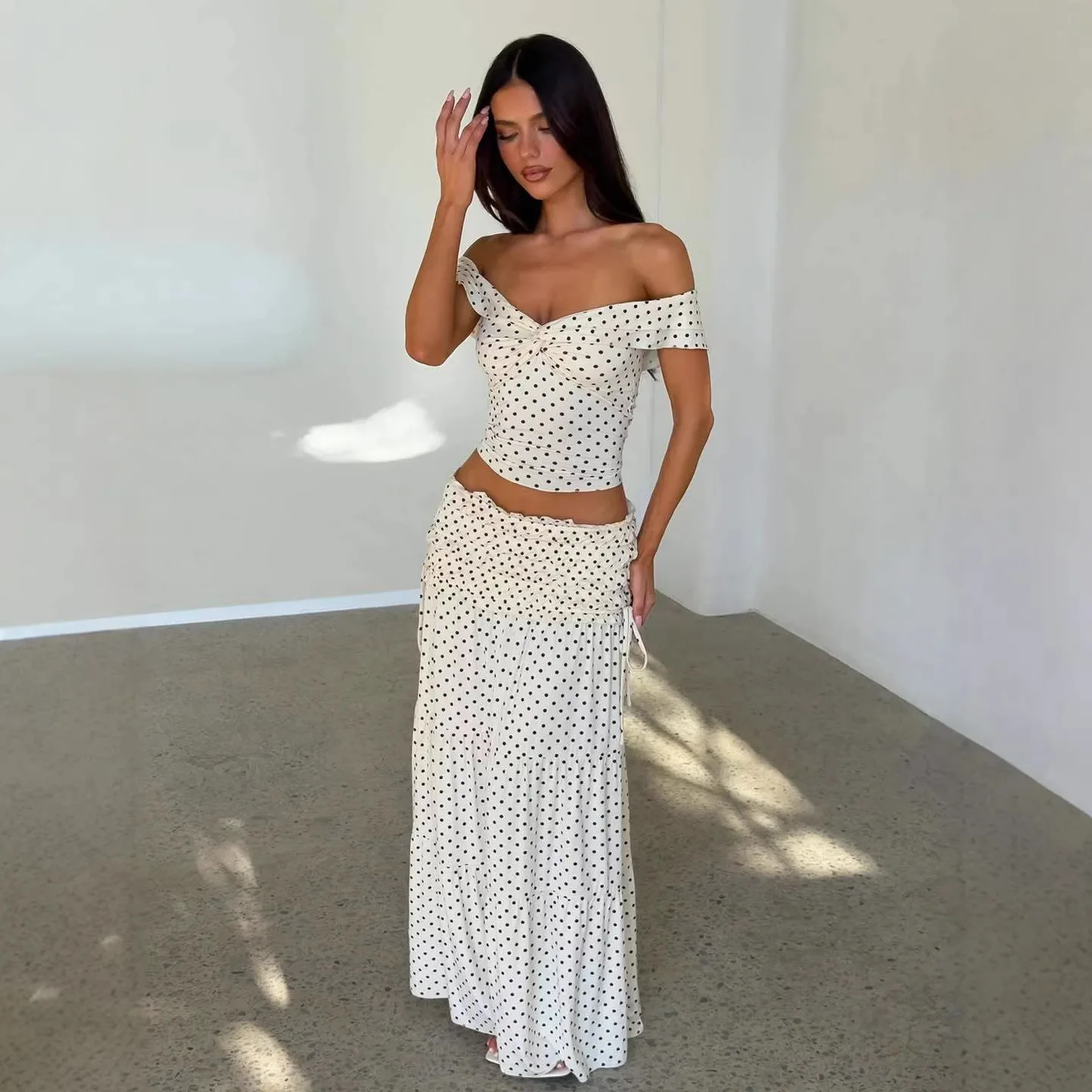 off Shoulder Top And Skirt Set Polka Dot Halter Neck Dress Women's Summer Fashion Outfit Casual Universal Style
off Shoulder Top And Skirt Set Polka Dot Halter Neck Dress Women's Summer Fashion Outfit Casual Universal Style