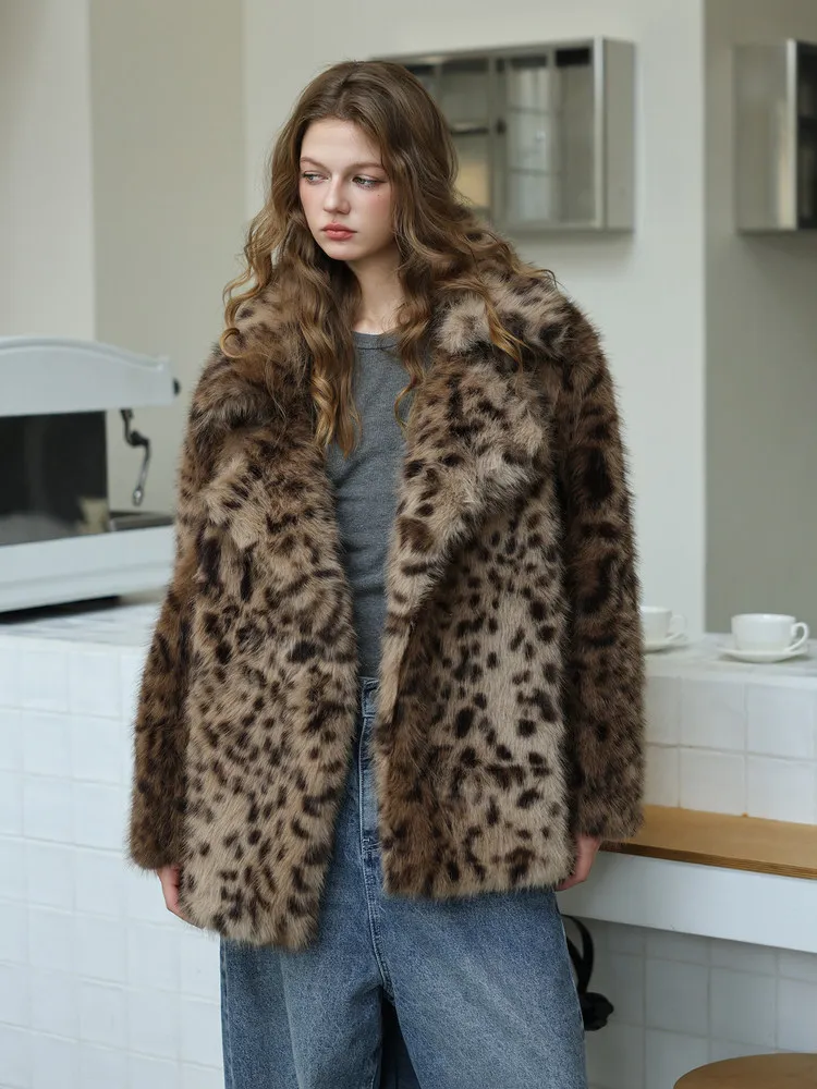 Clothland Women Elegant Leopard Print Fur Jacket Long Sleeve Turn Down Collar Animal Pattern Wild Outwear Coats CB317
Clothland Women Elegant Leopard Print Fur Jacket Long Sleeve Turn Down Collar Animal Pattern Wild Outwear Coats CB317