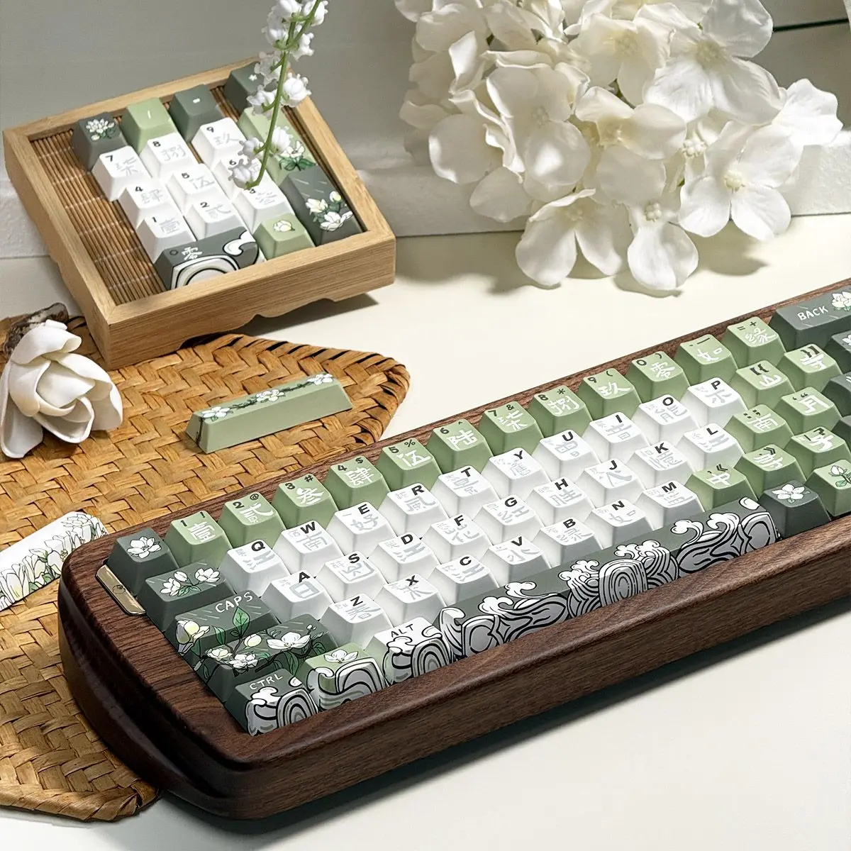 Yijiangnan Gardenia, колпачок для клавиш в национальном стиле, пятисторонняя горячая сублимация, материал PBT, 145, оригинальная заводская высота, новинка
Yijiangnan Gardenia, колпачок для клавиш в национальном стиле, пятисторонняя горячая сублимация, материал PBT, 145, оригинальная заводская высота, новинка