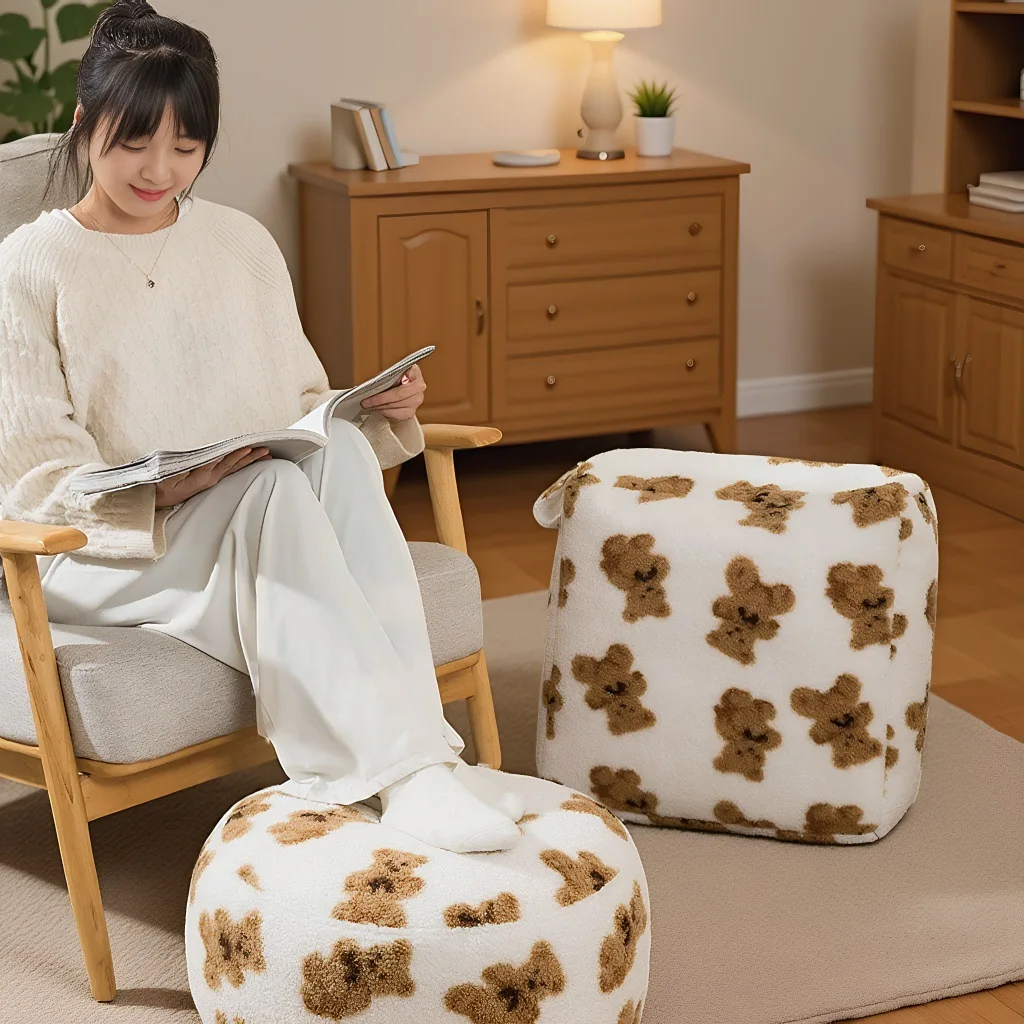 Small bear printed Japanese fabric futon, seat cushion, tatami mat, low stool, sofa footrest, shoe changing stool, storage bag
Small bear printed Japanese fabric futon, seat cushion, tatami mat, low stool, sofa footrest, shoe changing stool, storage bag