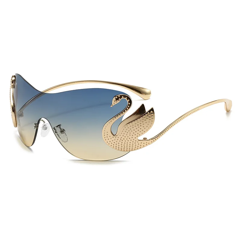 Новые модные женские солнцезащитные очки большого размера без оправы, модные индивидуальные солнцезащитные очки с лебединой инкрустацией, цельные солнцезащитные очки с градиентными линзами UV400
Новые модные женские солнцезащитные очки большого размера без оправы, модные индивидуальные солнцезащитные очки с лебединой инкрустацией, цельные солнцезащитные очки с градиентными линзами UV400