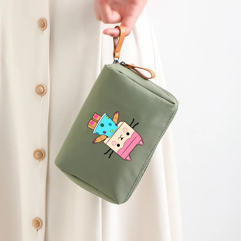 Кукольный домик Габби с героями мультфильмов, милая косметичка с изображением аниме, панды, лапы, мама, кошка, девушка, каваи, день рождения, уличная мода, топы, подарок
Кукольный домик Габби с героями мультфильмов, милая косметичка с изображением аниме, панды, лапы, мама, кошка, девушка, каваи, день рождения, уличная мода, топы, подарок