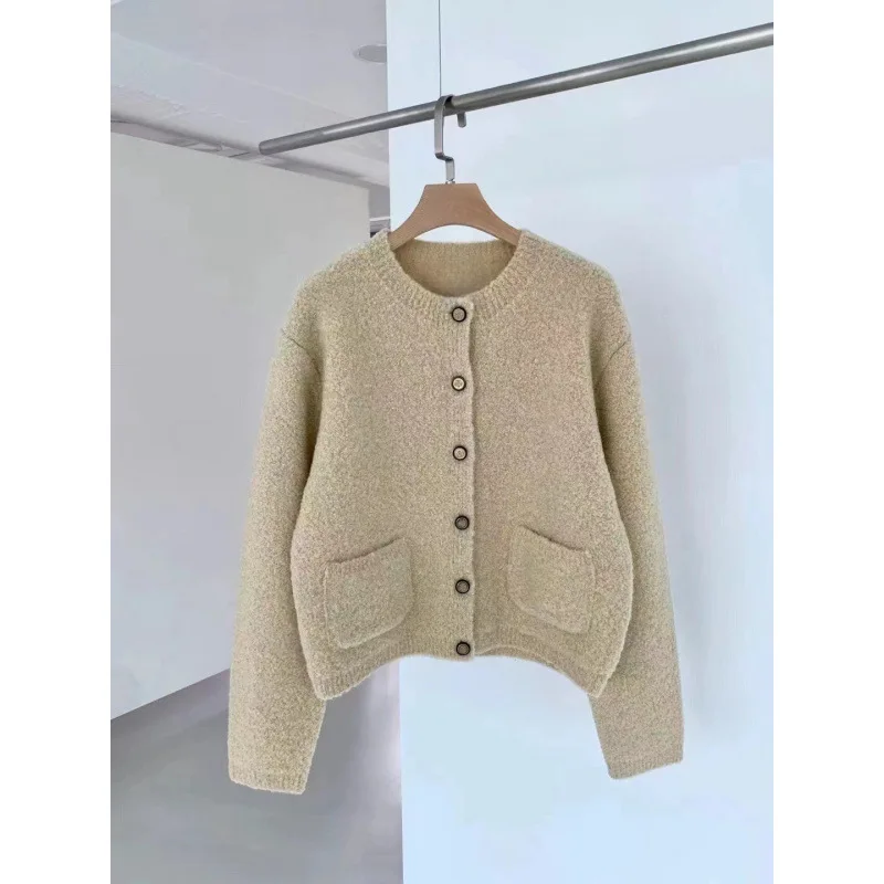 Knitted Soft Women's Cardigan Fashion O-neck Long Sleeve Single-breasted Female Sweater 2025 Autumn Winter Loose Lady
Knitted Soft Women's Cardigan Fashion O-neck Long Sleeve Single-breasted Female Sweater 2025 Autumn Winter Loose Lady