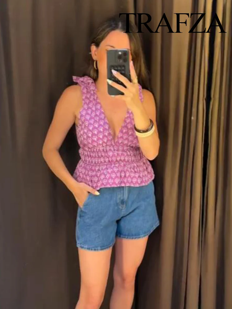 TRAFZA Women's Summer Fashion V-neck Hollow Out Embroidered Bow Decoration Top Female Temperature Slim Sexy Short Sleeveless Top
TRAFZA Women's Summer Fashion V-neck Hollow Out Embroidered Bow Decoration Top Female Temperature Slim Sexy Short Sleeveless Top