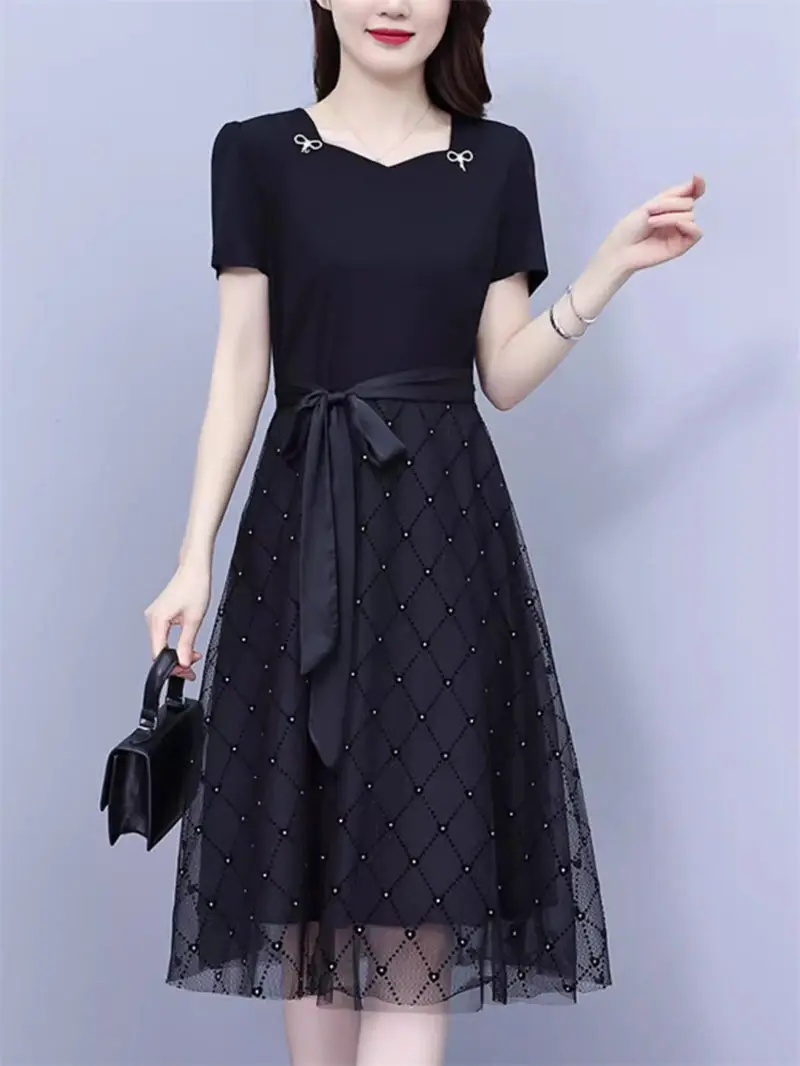 2024 Summer Black Dress Short Sleeve High End Fashion Women's Slimming Mid Length Large Size Temperament Spliced Mesh Dress K983
2024 Summer Black Dress Short Sleeve High End Fashion Women's Slimming Mid Length Large Size Temperament Spliced Mesh Dress K983