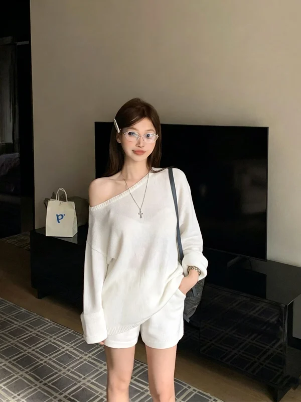 Elegant Thin Knitted Sweater High Waist Shorts Two Piece Set Women's Summer New Fashion Simple Chic Ensemble Long Sleeve Casu...
Elegant Thin Knitted Sweater High Waist Shorts Two Piece Set Women's Summer New Fashion Simple Chic Ensemble Long Sleeve Casu...