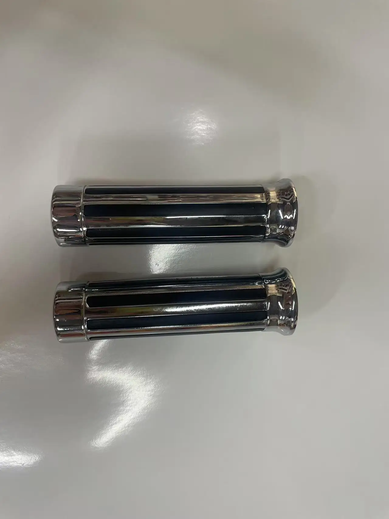 Motorcycle 1" 25mm Skull Rubber Slip Handlebar Hand Grips For Harley Honda Kawasaki Suzuki Yamaha Bikes Cruiser Chopper Custom
Motorcycle 1" 25mm Skull Rubber Slip Handlebar Hand Grips For Harley Honda Kawasaki Suzuki Yamaha Bikes Cruiser Chopper Custom