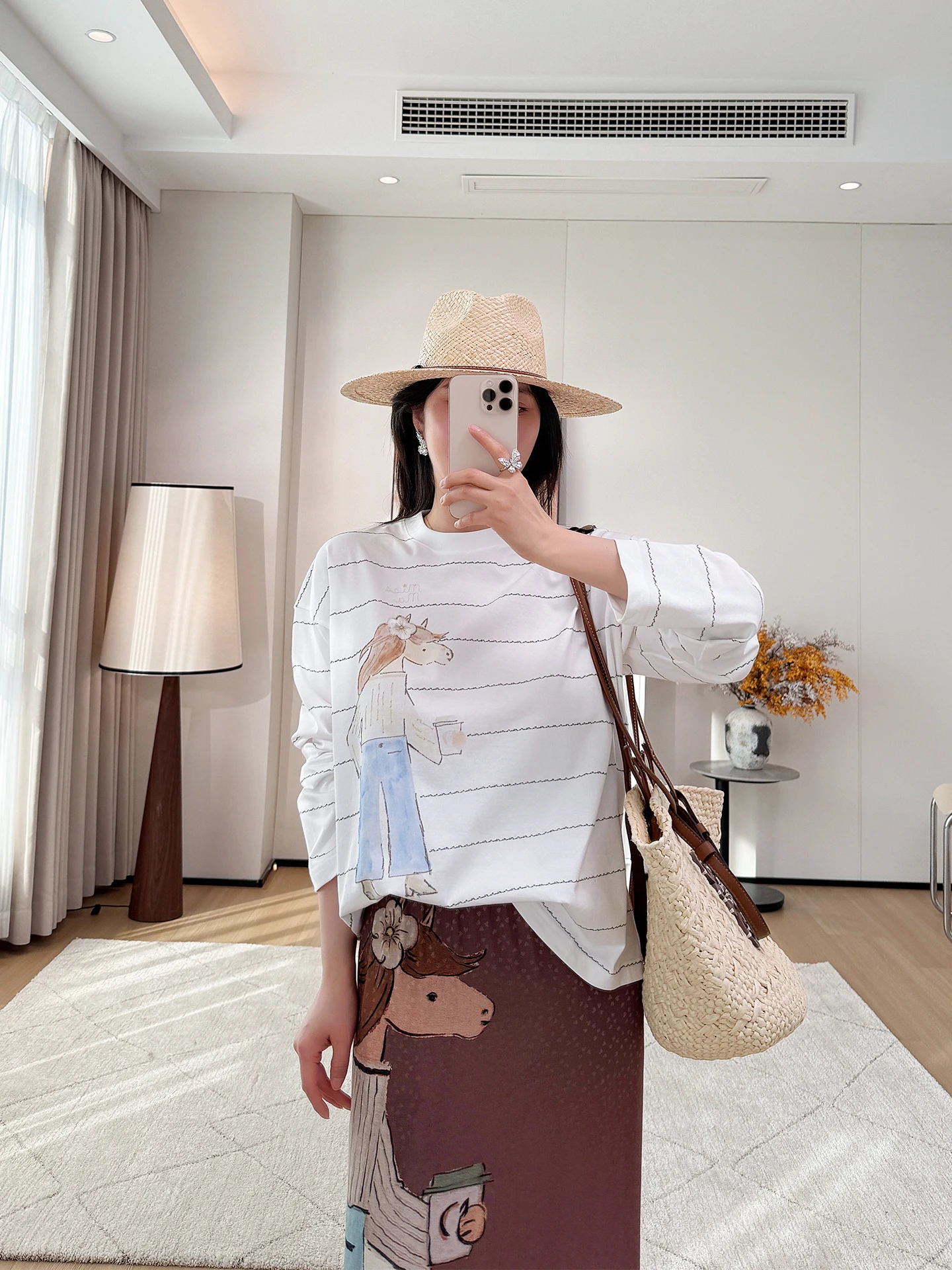 Pure Cotton Long Sleeve T-Shirt Women Loose Fit Embroidered Print Casual Style White Stripes Slimming Top by Fuyuan
Pure Cotton Long Sleeve T-Shirt Women Loose Fit Embroidered Print Casual Style White Stripes Slimming Top by Fuyuan