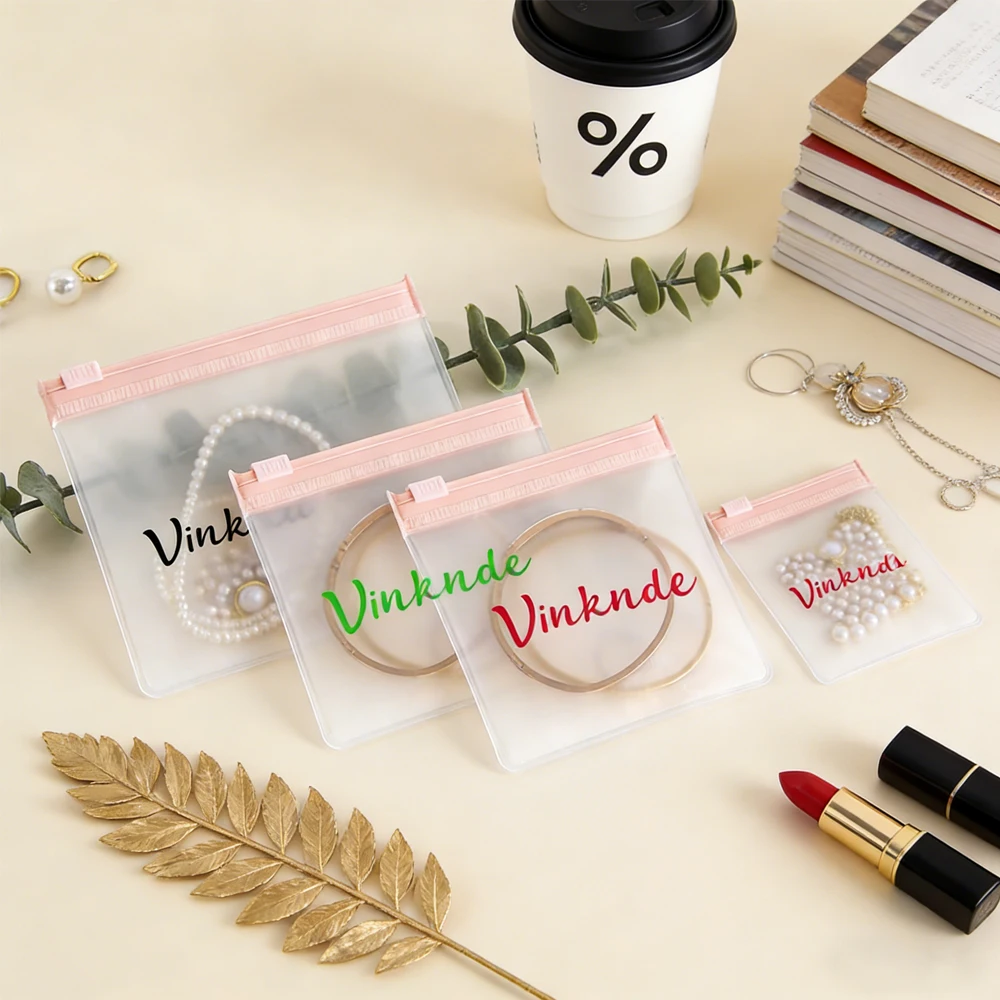 200 шт./лот, пакеты на молнии с индивидуальным логотипом, антиокислительные, для упаковки ювелирных изделий (серьги, кольца, ожерелья), пластиковые пакеты на молнии
200 шт./лот, пакеты на молнии с индивидуальным логотипом, антиокислительные, для упаковки ювелирных изделий (серьги, кольца, ожерелья), пластиковые пакеты на молнии