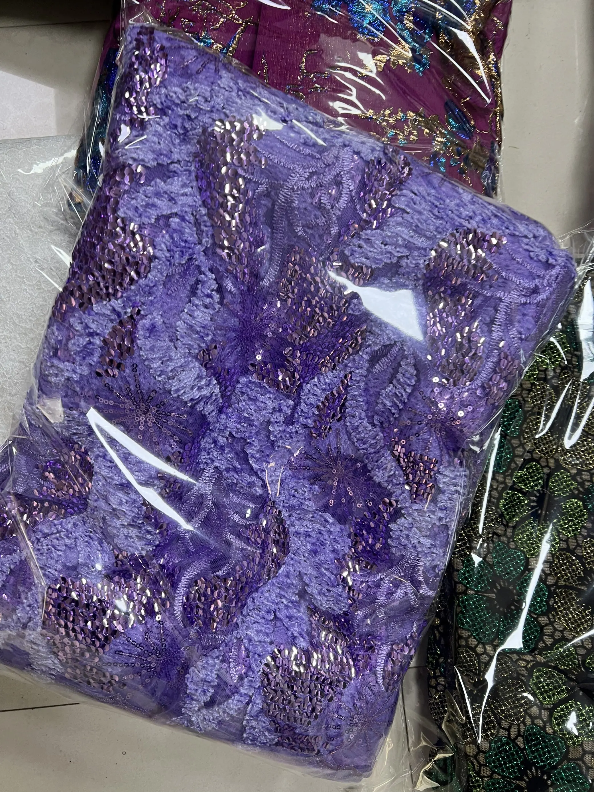 African Nigerian Latest 2025 Guipure Embroidery Sequins Tulle Lace Fabric High Quality for Sewing Dresses 5Yards ZJ085
African Nigerian Latest 2025 Guipure Embroidery Sequins Tulle Lace Fabric High Quality for Sewing Dresses 5Yards ZJ085