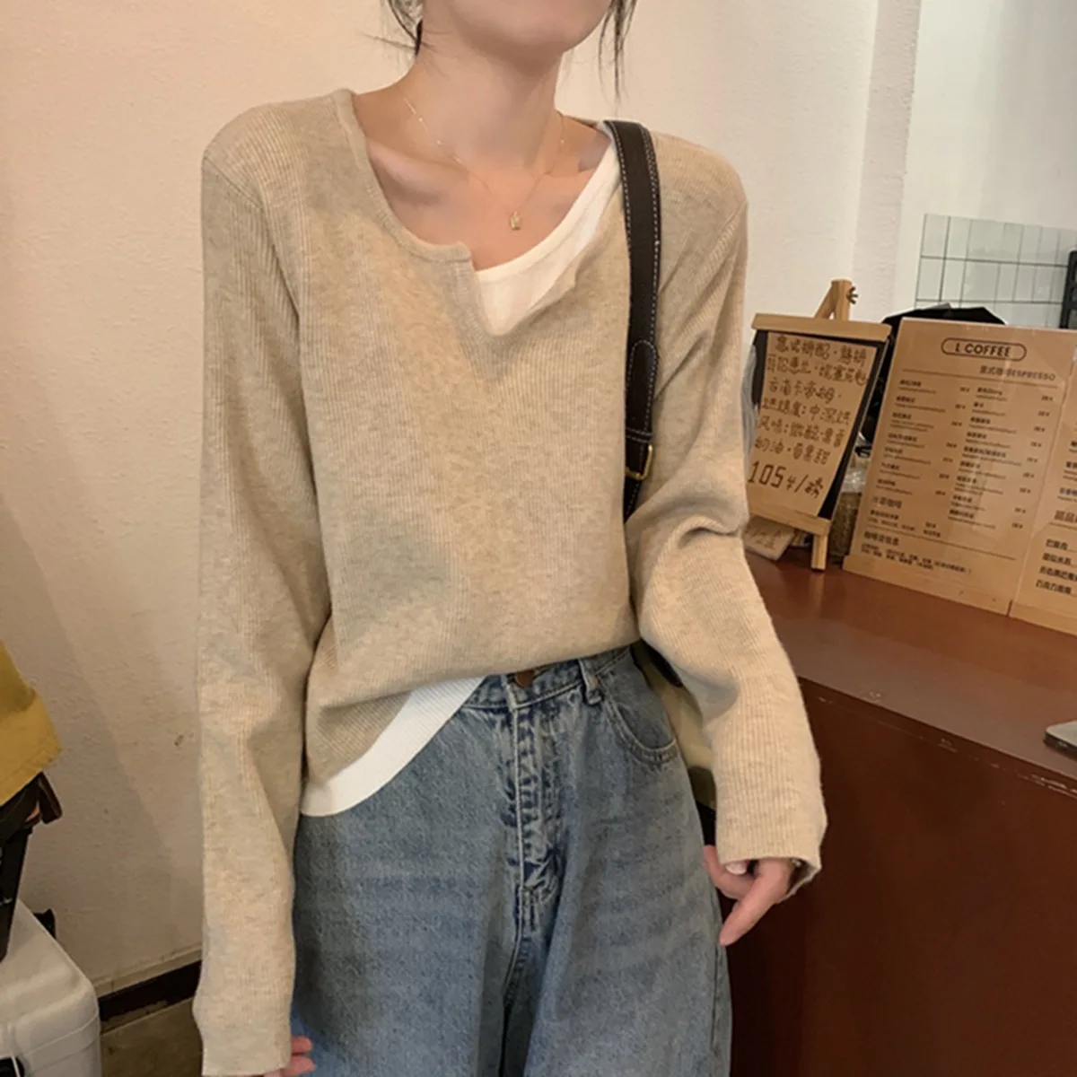 Корейская версия Ins Style, искусственный вязаный свитер из двух частей, женский нижний верх
Корейская версия Ins Style, искусственный вязаный свитер из двух частей, женский нижний верх