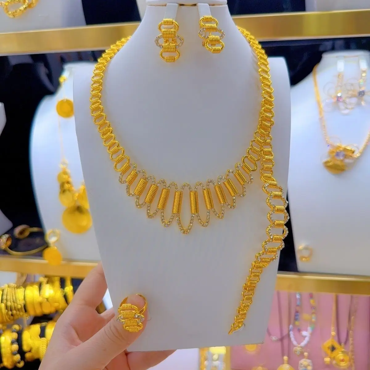 New European Dubai 24K Gold Plated Necklace, Earrings, Rings, Bracelets, Wedding Party Gifts for Lovers, Jewelry Set YY10622
New European Dubai 24K Gold Plated Necklace, Earrings, Rings, Bracelets, Wedding Party Gifts for Lovers, Jewelry Set YY10622