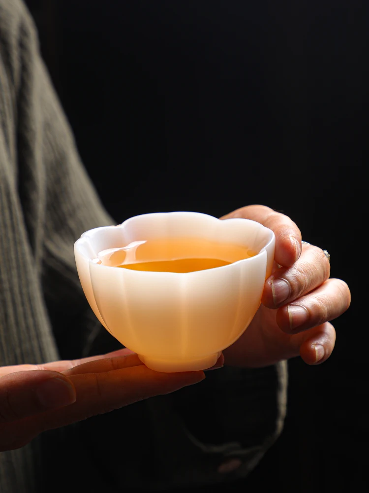Handmade Petal Owner Cup High-End Dehua White Porcelain Ice pe Yangli Yu Porcelain Tea Bowl Simple Baking Tea Drinking Cup
Handmade Petal Owner Cup High-End Dehua White Porcelain Ice pe Yangli Yu Porcelain Tea Bowl Simple Baking Tea Drinking Cup
