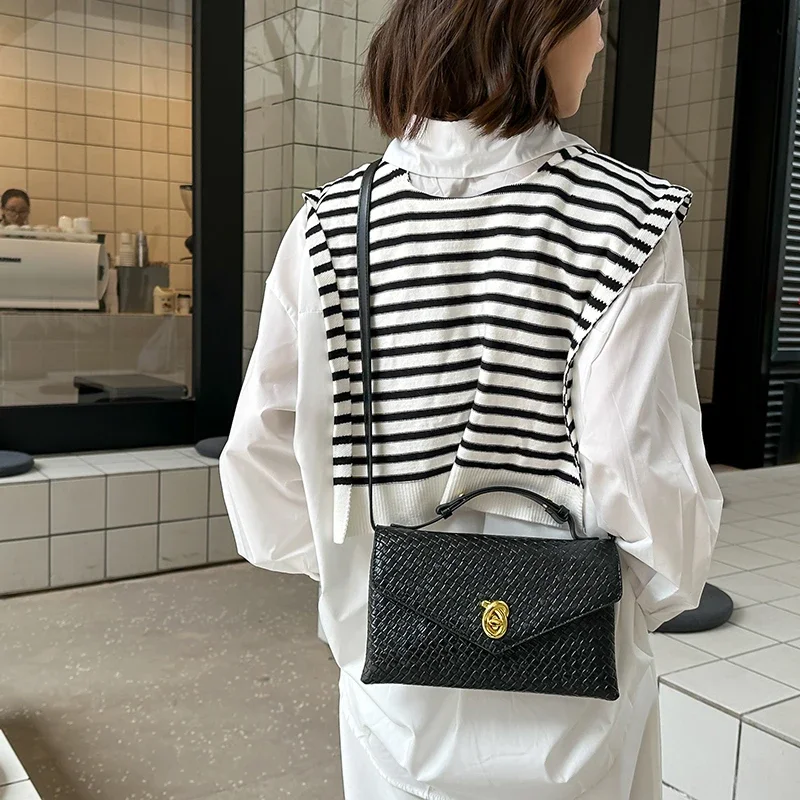 Elegant Classic Designer Paris Diaper Bag Luxury Simple Leather Tote For Women Minimalist Vintage Shoulder Bag
Elegant Classic Designer Paris Diaper Bag Luxury Simple Leather Tote For Women Minimalist Vintage Shoulder Bag