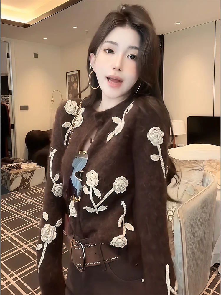 Retro Floral Embroidery Knitted Open Cardigan Women's Autumn Winter Gentle Lazy Style High Design round Neck Top
Retro Floral Embroidery Knitted Open Cardigan Women's Autumn Winter Gentle Lazy Style High Design round Neck Top