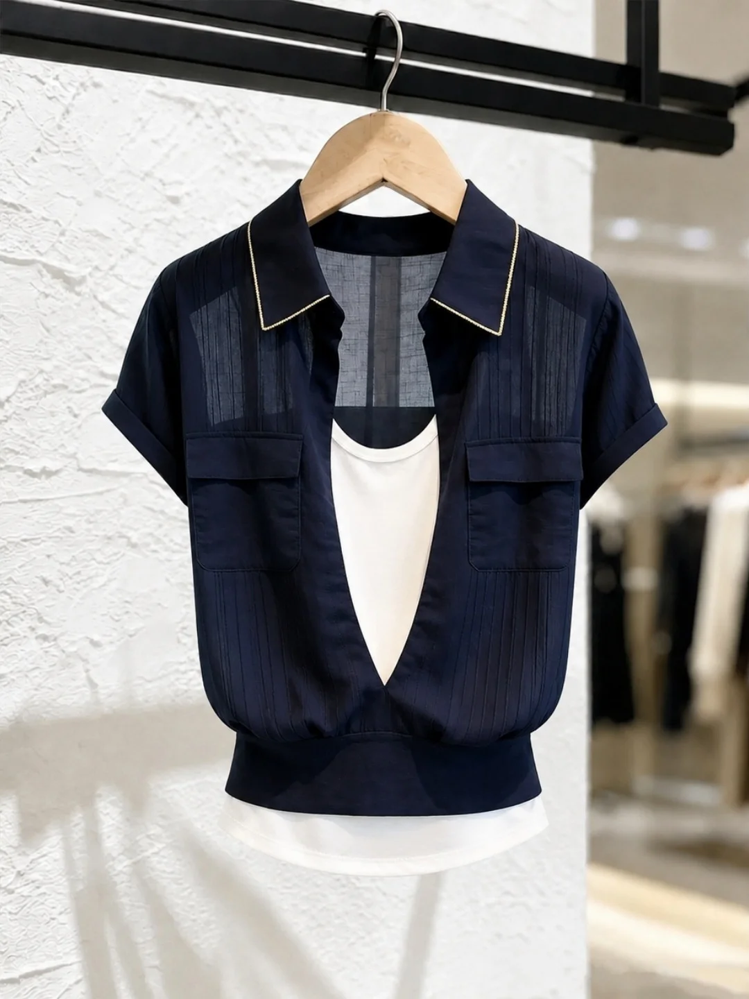 Fashionable Color Block Short Sleeve Shirt Unique Design Commute Style Korean Version Straight Cut Bishirt for Young Women
Fashionable Color Block Short Sleeve Shirt Unique Design Commute Style Korean Version Straight Cut Bishirt for Young Women
