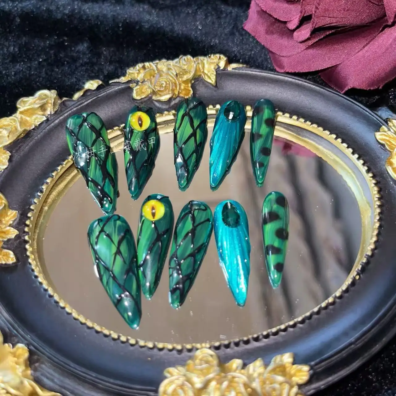 10Pcs Dark Fantasy Snake Skin Stiletto Press On Nails, Gradient Green Aurora Shimmer Fake Nails with 3D Mystic Yellow Snake Eye
10Pcs Dark Fantasy Snake Skin Stiletto Press On Nails, Gradient Green Aurora Shimmer Fake Nails with 3D Mystic Yellow Snake Eye