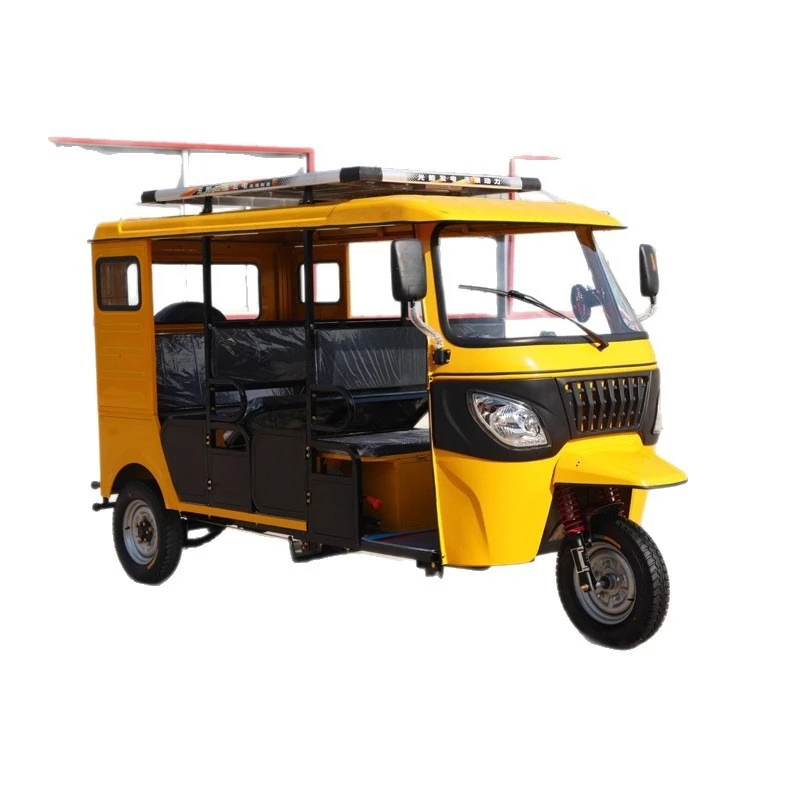 Small three-wheeled, multi-seater sightseeing minibus attractions carry three-wheeled passengers
Small three-wheeled, multi-seater sightseeing minibus attractions carry three-wheeled passengers