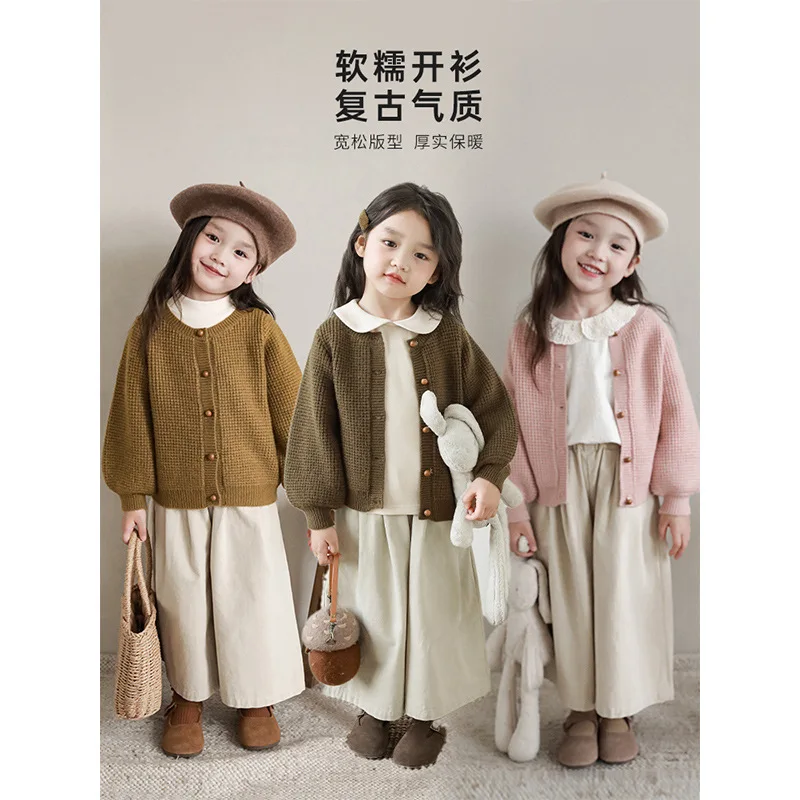 Children's Versatile Solid Color Sweater Cardigan 2023 Autumn New Girls' Vintage Style Knitwear Coat 
Children's Versatile Solid Color Sweater Cardigan 2023 Autumn New Girls' Vintage Style Knitwear Coat