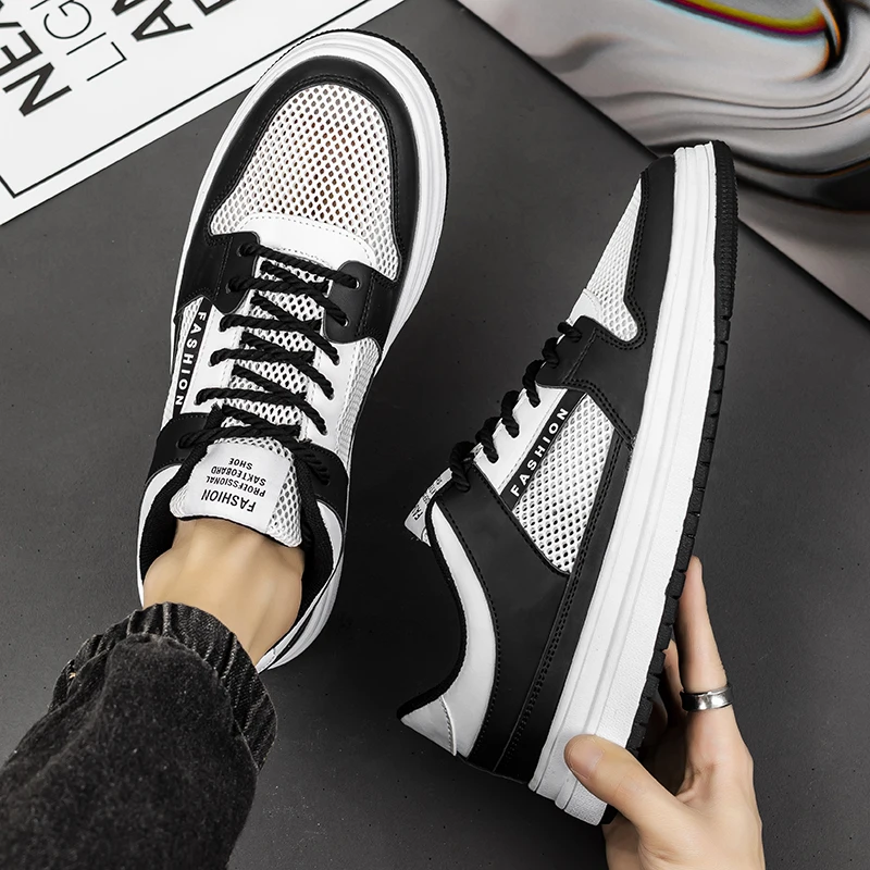 Men's Sneakers with Quilted Mesh Upper for Breathability Multi-color Design Soft Sole Lace-up Style Suitable for Casual Wear.
Men's Sneakers with Quilted Mesh Upper for Breathability Multi-color Design Soft Sole Lace-up Style Suitable for Casual Wear.