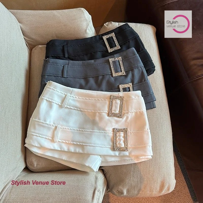 Korean retro spice girl double belt skirt pants women's summer new fashion temperament casual Joker ultra-short hip skirt.
Korean retro spice girl double belt skirt pants women's summer new fashion temperament casual Joker ultra-short hip skirt.