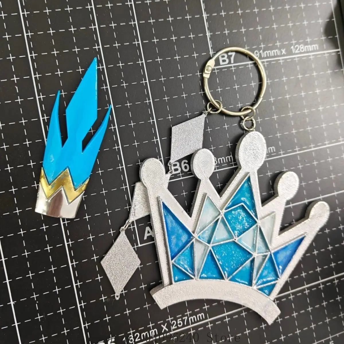 Honkai: Star Rail Cerydra Anime Cosplay Prop Hairpin Headwear Keychain Pendant Super Reduction 3D Printing Anime
Honkai: Star Rail Cerydra Anime Cosplay Prop Hairpin Headwear Keychain Pendant Super Reduction 3D Printing Anime