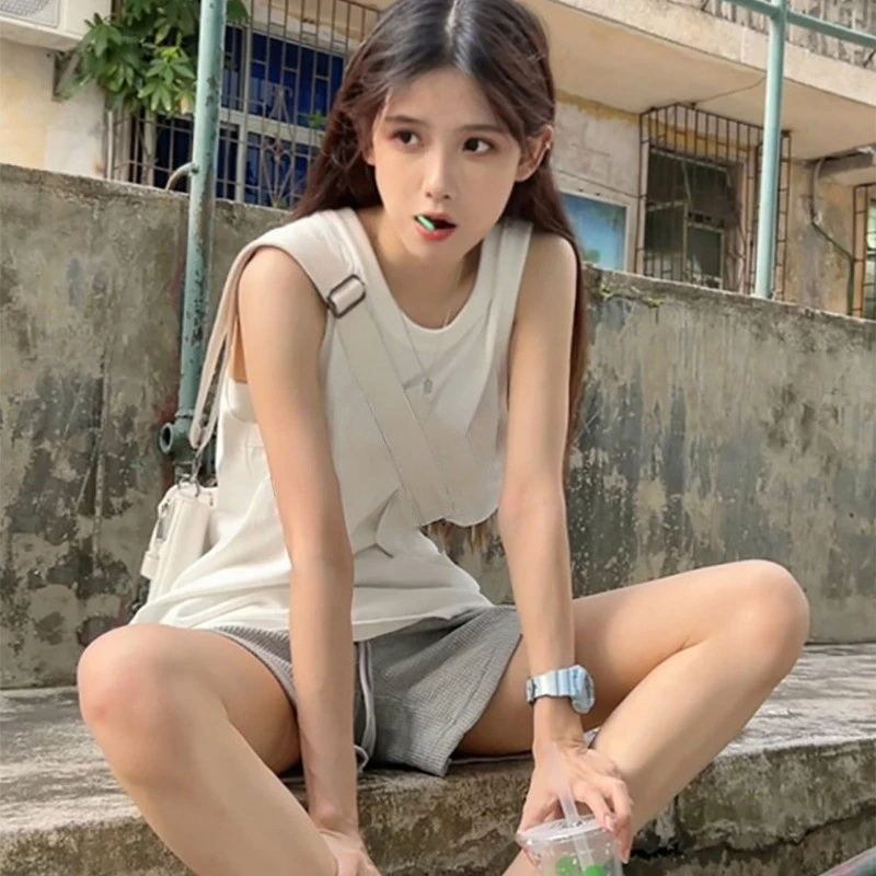Summer Fashion Solid Color Basic Round Neck Sleeveless Loose Casual Camisole For Women
Summer Fashion Solid Color Basic Round Neck Sleeveless Loose Casual Camisole For Women