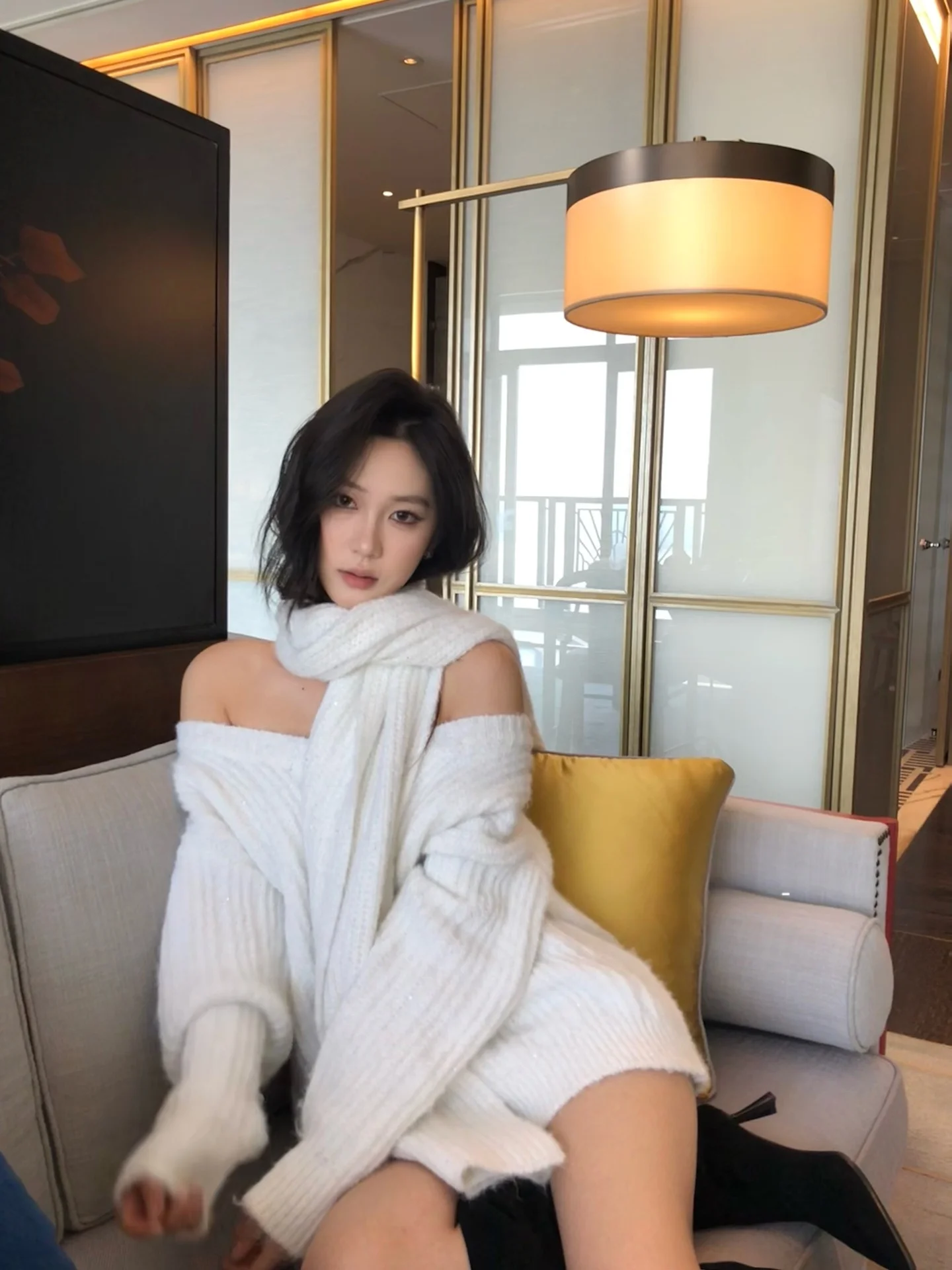 Зимний теплый вязаный комплект: свитер с V-образным вырезом, пайетками и шарфом, на одно плечо, из двух частей, женский, повседневный, удобный, из полиэстера
Зимний теплый вязаный комплект: свитер с V-образным вырезом, пайетками и шарфом, на одно плечо, из двух частей, женский, повседневный, удобный, из полиэстера