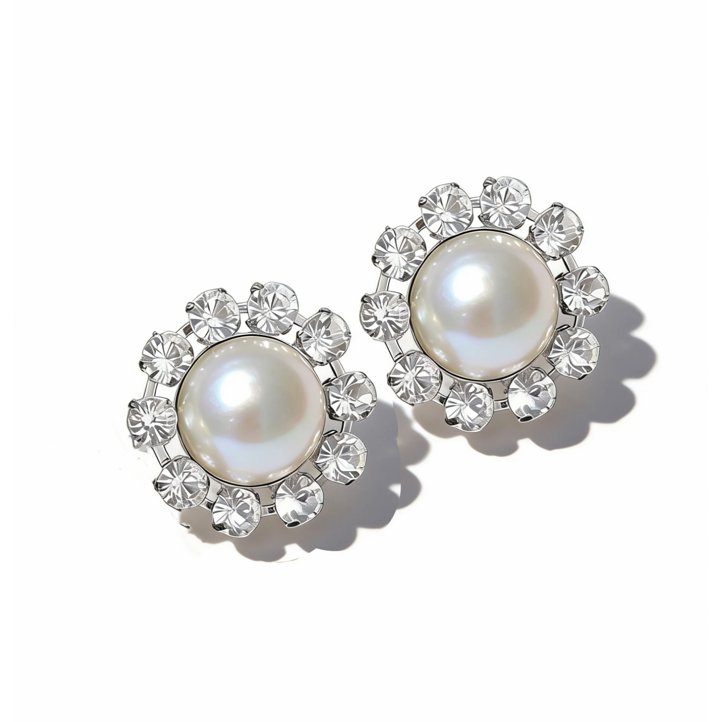 Fashion Brand Pearl Crystal Round Earrings Elegant Ear Clip Woman Europe America Designer Jewelry
Fashion Brand Pearl Crystal Round Earrings Elegant Ear Clip Woman Europe America Designer Jewelry
