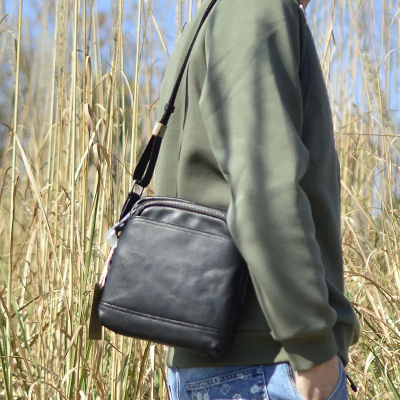 AETOO Male leather casual vertical crossbody bag head layer cowhide business men's small backpack oblique shoulder bag
AETOO Male leather casual vertical crossbody bag head layer cowhide business men's small backpack oblique shoulder bag