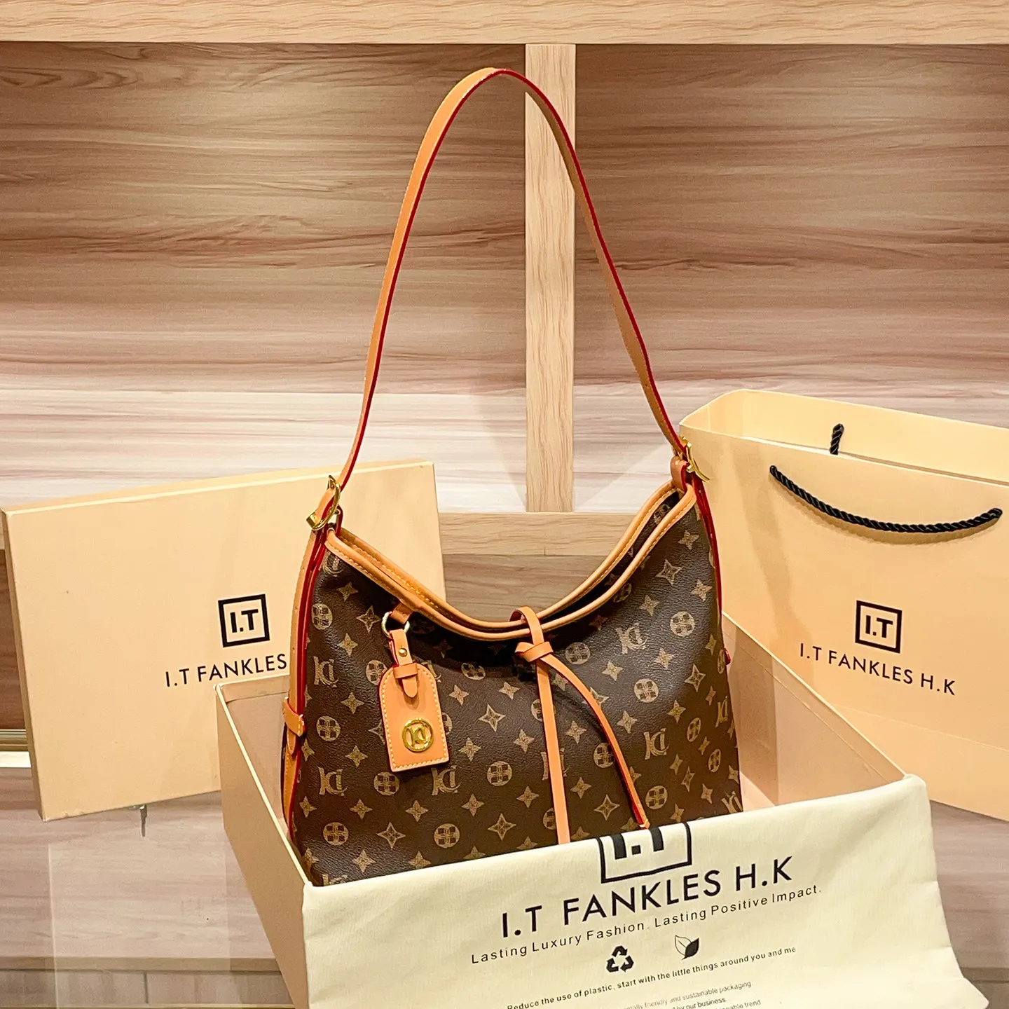 2026 New Hong Kong Vintage Genuine Leather Underarm Satchel,Large Capacity Mommy Tote,Luxury Fashion Shoulder Handbag for Women
2026 New Hong Kong Vintage Genuine Leather Underarm Satchel,Large Capacity Mommy Tote,Luxury Fashion Shoulder Handbag for Women