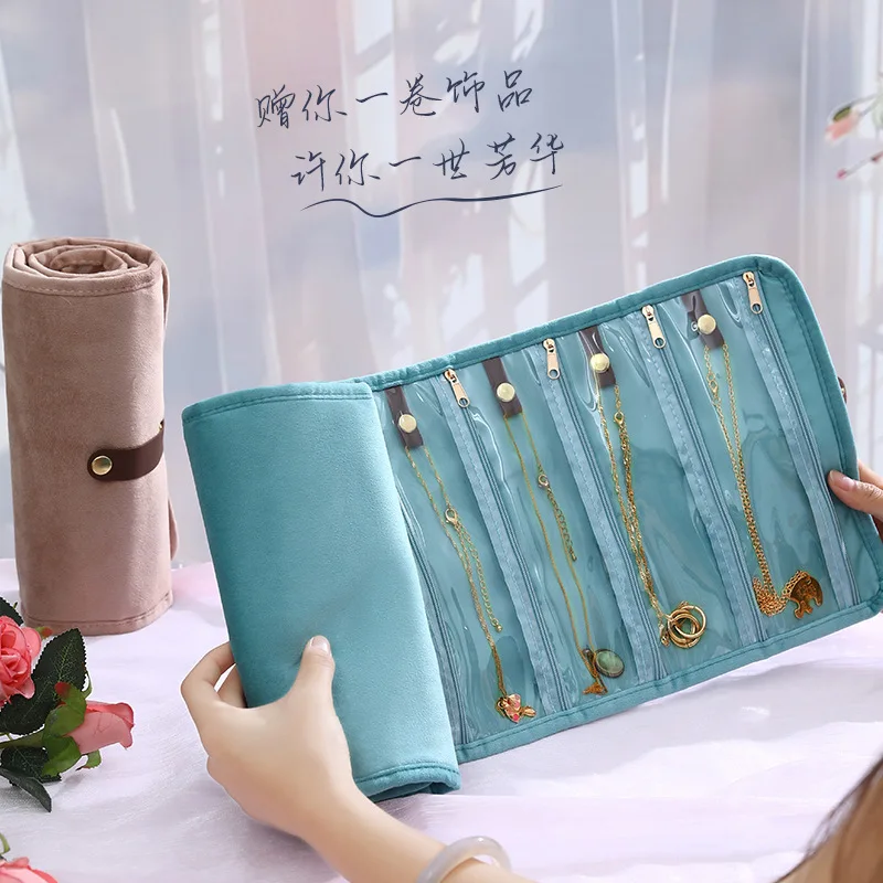 Модный бархатный органайзер для украшений: дорожный футляр для хранения ожерелий и браслетов, вместительная сумка для женщин, портативный дисплей для ювелирных изделий, подарок
Модный бархатный органайзер для украшений: дорожный футляр для хранения ожерелий и браслетов, вместительная сумка для женщин, портативный дисплей для ювелирных изделий, подарок
