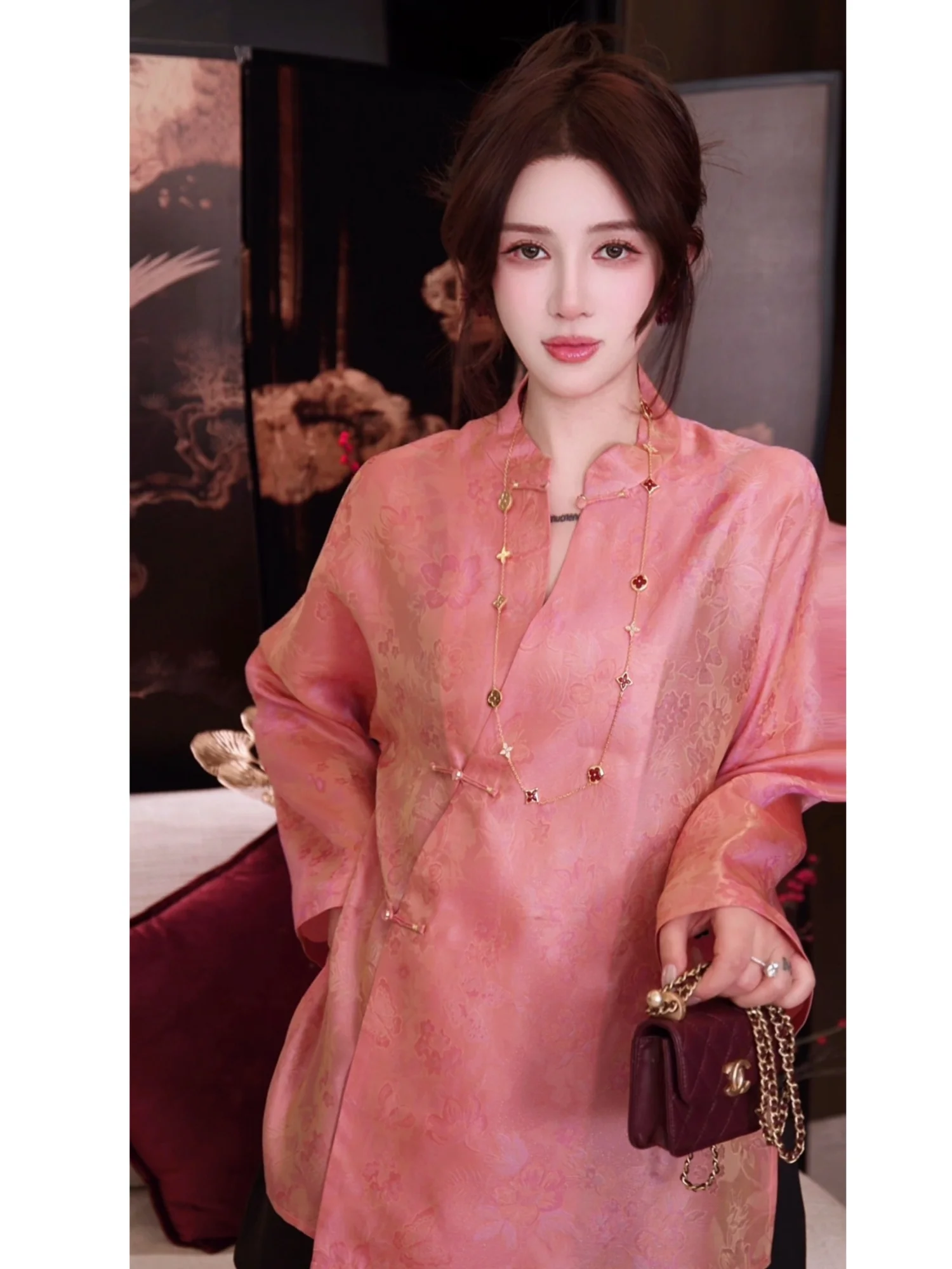 Fashionable Long Sleeve Silk Shirt Embroidered Lotus Flower Design Early Spring New Style Women's Premium Quality Silk Top
Fashionable Long Sleeve Silk Shirt Embroidered Lotus Flower Design Early Spring New Style Women's Premium Quality Silk Top