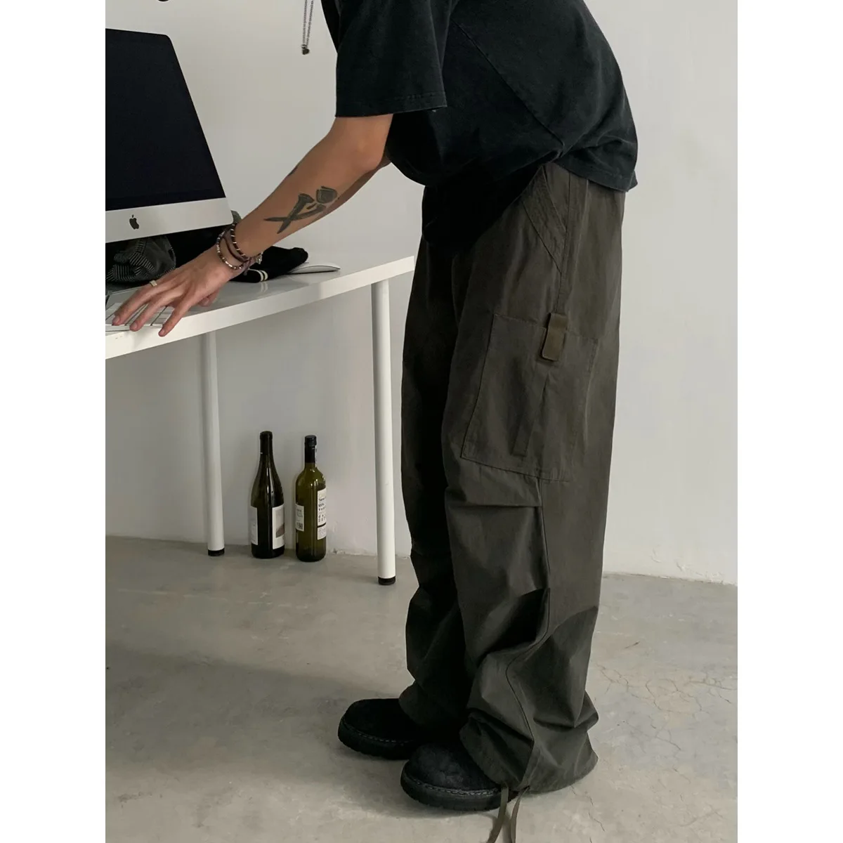 Man Cargo Pants 2026 New Spring Men's Cargo Pants Japanese Minimalist Clean Fit Draping Thick Casual Long Pants Streetwear
Man Cargo Pants 2026 New Spring Men's Cargo Pants Japanese Minimalist Clean Fit Draping Thick Casual Long Pants Streetwear
