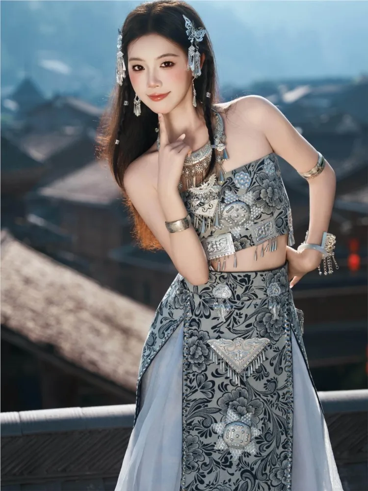 Ethnic costumes exotic travel photography women's clothing dance performance
Ethnic costumes exotic travel photography women's clothing dance performance