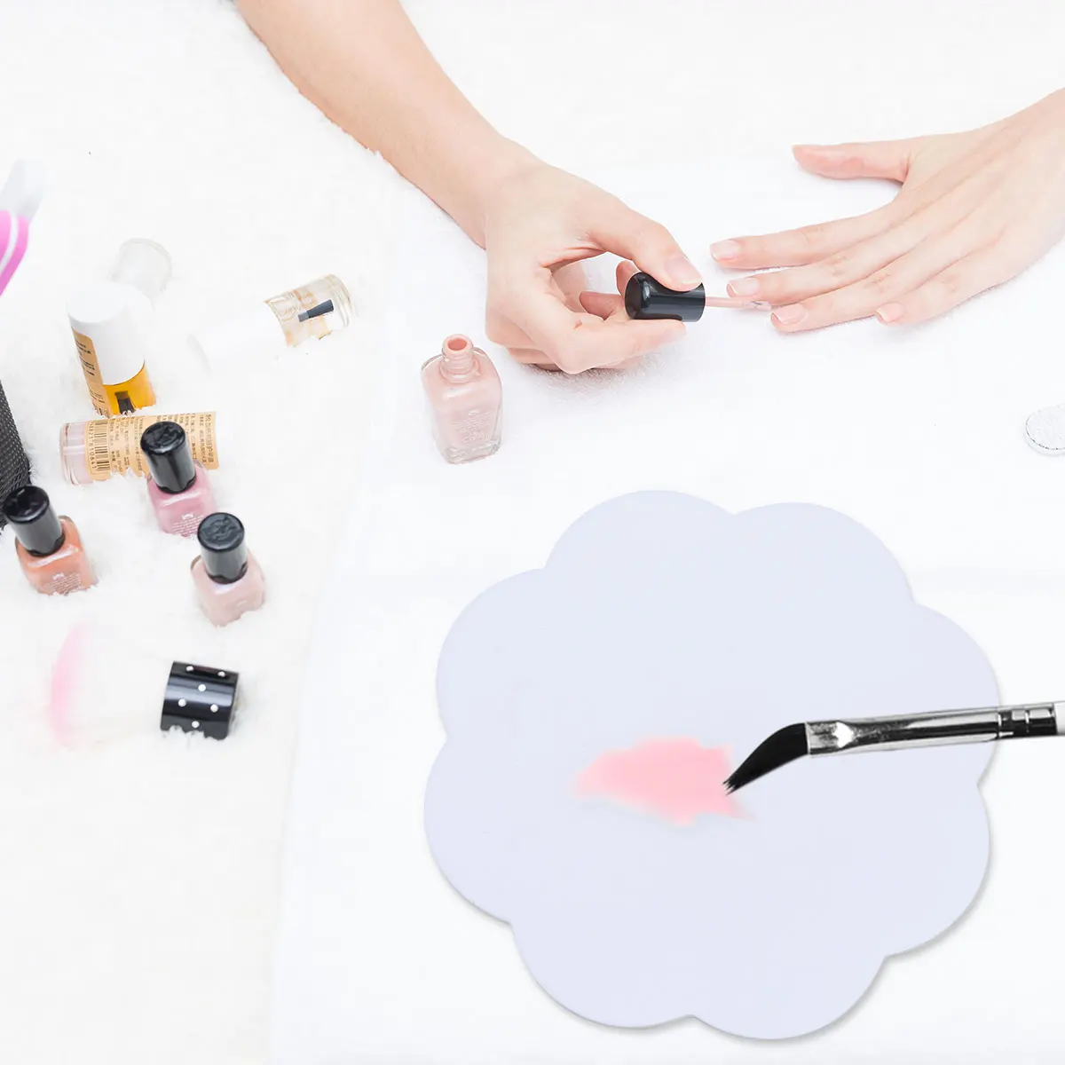 Nail Pads Palette Paint Tray Mixing Tool Professional Manicure Accessories Portable DIY Art Supplies Reusable Silicone Pigment
Nail Pads Palette Paint Tray Mixing Tool Professional Manicure Accessories Portable DIY Art Supplies Reusable Silicone Pigment
