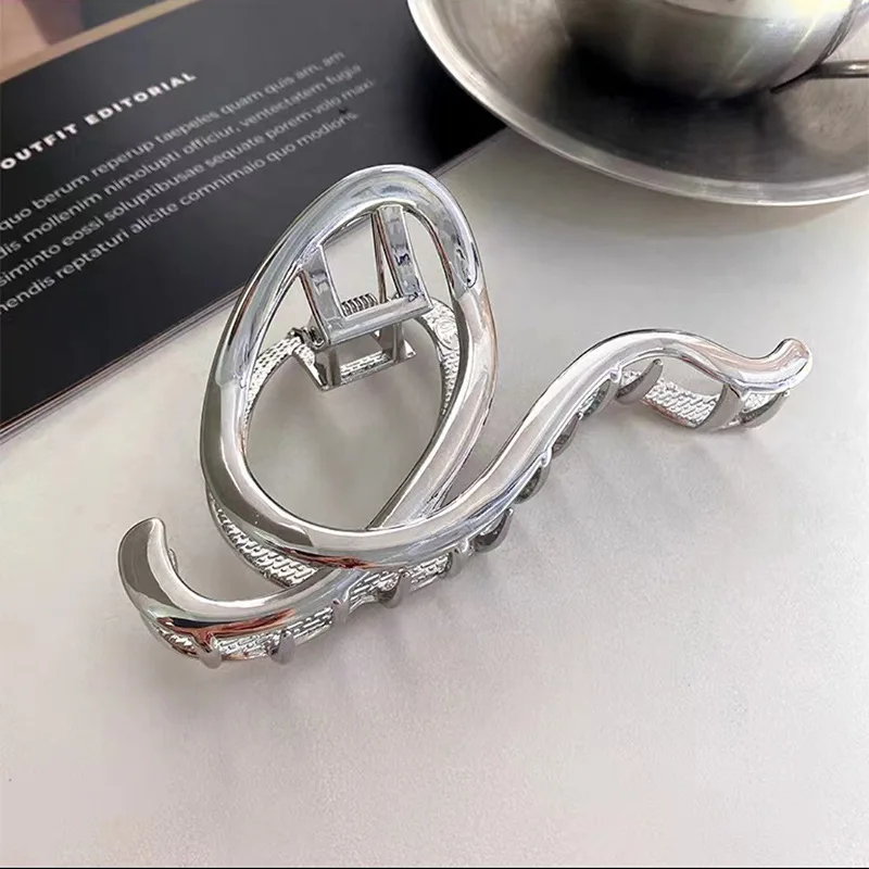 2023 New Women Elegant Gold Hollow Geometric Metal Hair Claw Vintage Hair Clips Headband Hairpin Hair Crab Hair Accessories
2023 New Women Elegant Gold Hollow Geometric Metal Hair Claw Vintage Hair Clips Headband Hairpin Hair Crab Hair Accessories