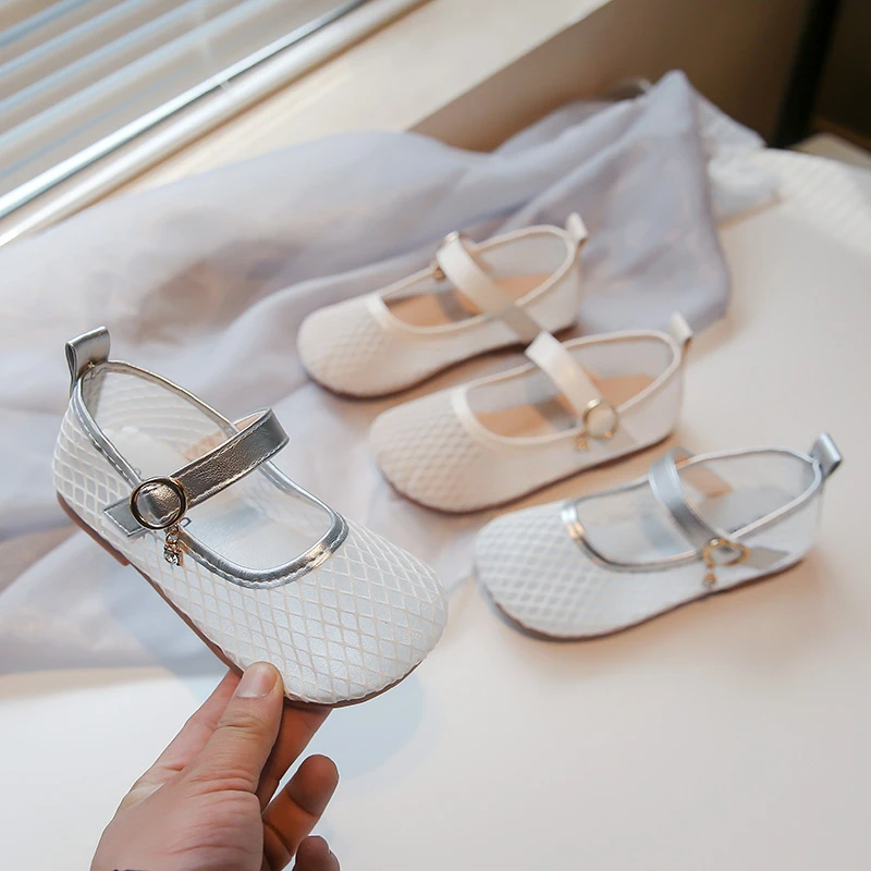 Новинка лета 2024, детская повседневная обувь, модная обувь принцессы на мягкой подошве для девочек, дышащая детская обувь на плоской подошве с сеткой, элегантная милая обувь
Новинка лета 2024, детская повседневная обувь, модная обувь принцессы на мягкой подошве для девочек, дышащая детская обувь на плоской подошве с сеткой, элегантная милая обувь