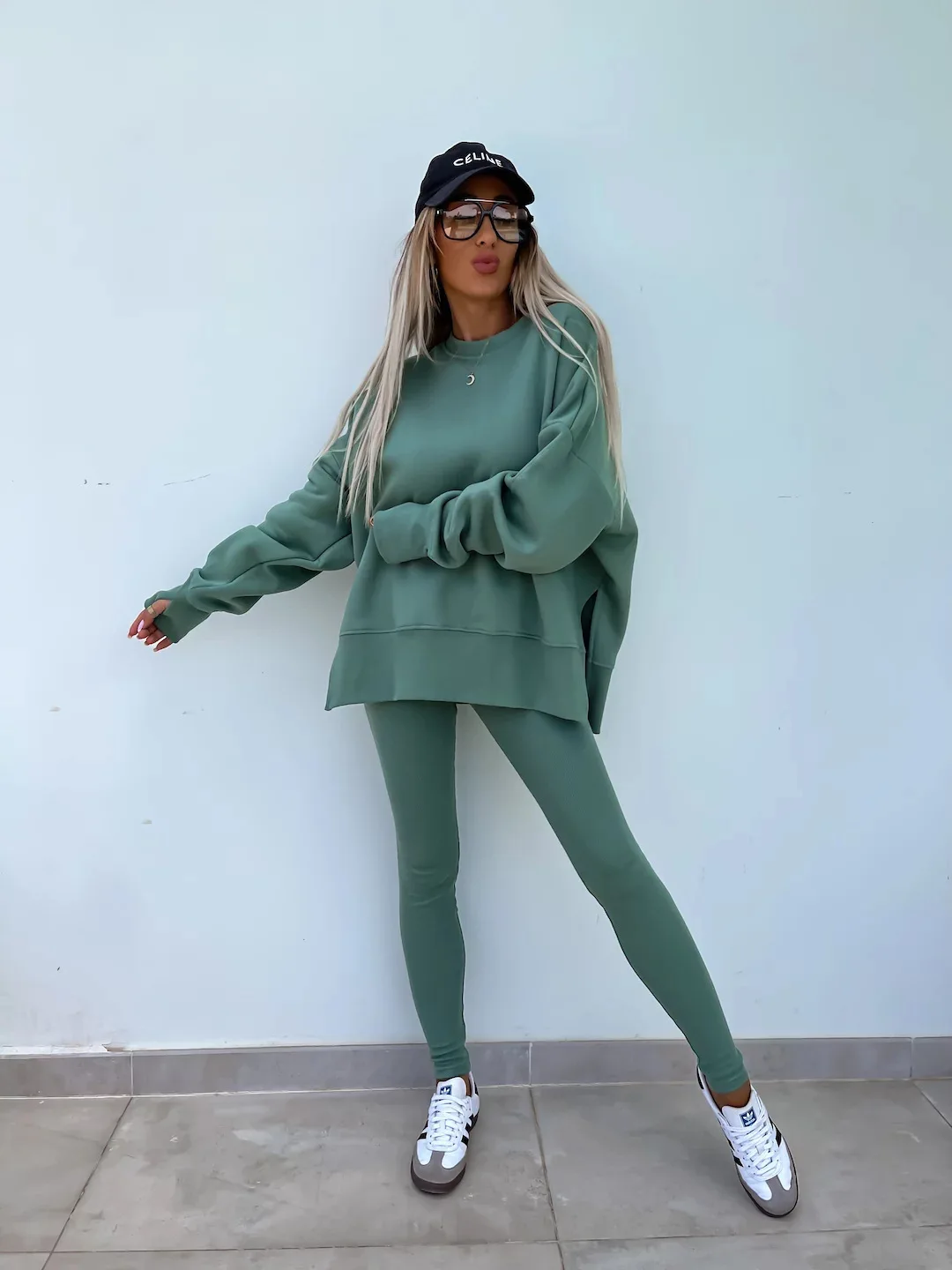 Women's 2-Piece Sports Pant Set Spring Autumn Fashion Loose Long Sleeve O-Neck Sweater Top Slim Fit Leggings Casual Outfit
Women's 2-Piece Sports Pant Set Spring Autumn Fashion Loose Long Sleeve O-Neck Sweater Top Slim Fit Leggings Casual Outfit