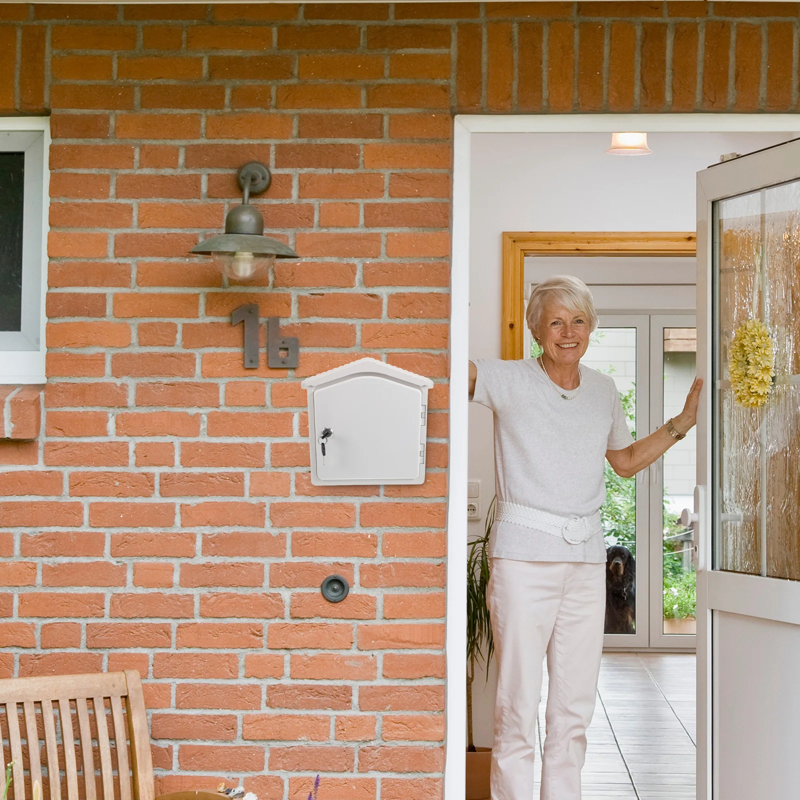 Wall Mounted Milk Box Container Plastic Outdoor Insulated Delivery Letter Box for Packages Milk Bottle Holder
Wall Mounted Milk Box Container Plastic Outdoor Insulated Delivery Letter Box for Packages Milk Bottle Holder