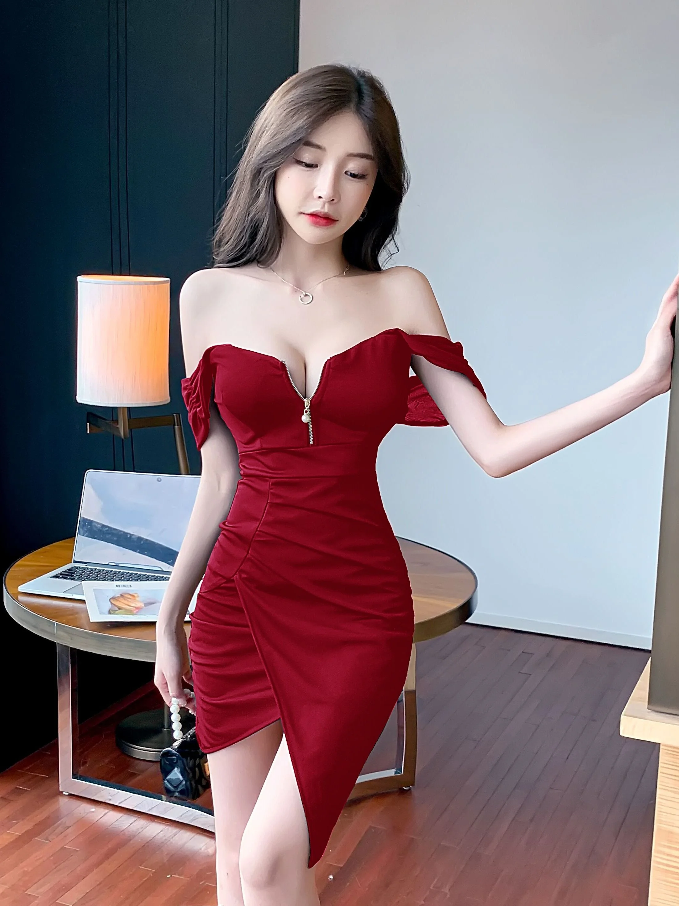 Sexy Pure Desire Design Zipper Low Cut Strap Dr Ele Name Lady Slim Fit Butt Covering Asymmetrical Skirt
Sexy Pure Desire Design Zipper Low Cut Strap Dr Ele Name Lady Slim Fit Butt Covering Asymmetrical Skirt