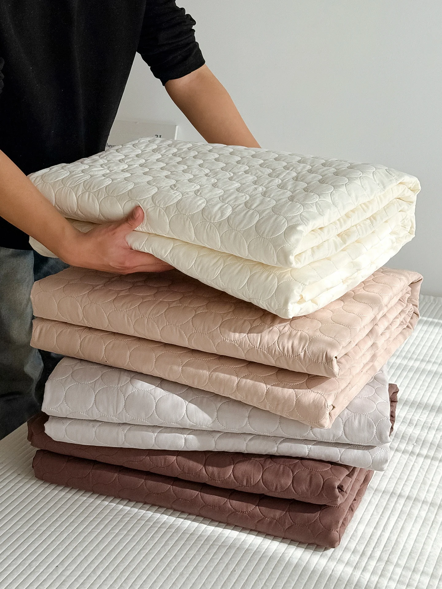 Modern mat Pure Color round Center Cotton Bedding Set Pillowcase Duvet Cover Tee Piece Set Mattr Protector Cover
Modern mat Pure Color round Center Cotton Bedding Set Pillowcase Duvet Cover Tee Piece Set Mattr Protector Cover