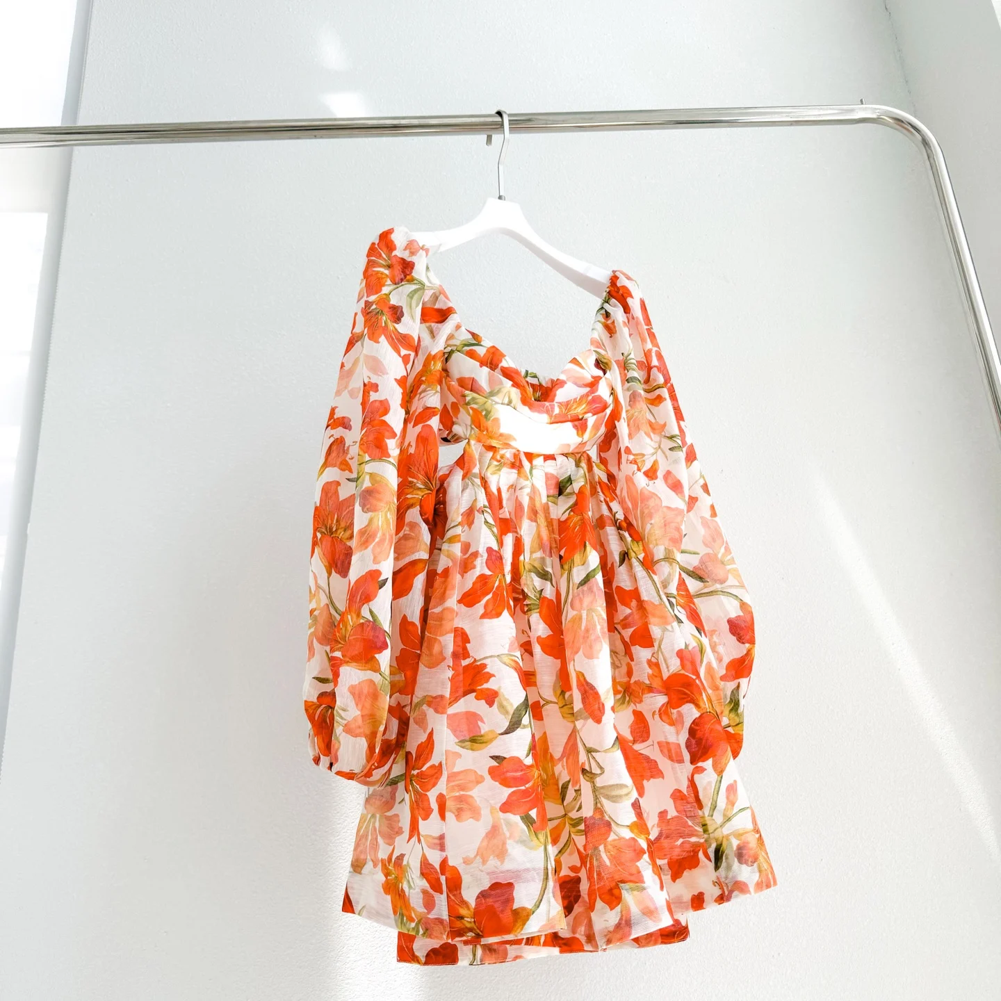 Retro Puff Sleeve Square Neck Floral Dress –Elegant Orange Red Print, Vintage Aesthetic, Playful Spring Summer Fashion for Women
Retro Puff Sleeve Square Neck Floral Dress –Elegant Orange Red Print, Vintage Aesthetic, Playful Spring Summer Fashion for Women