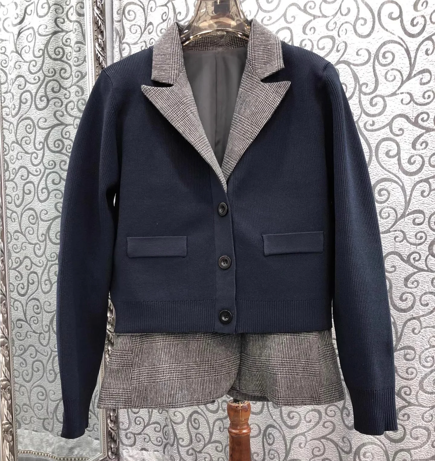 Top Quality New Winter Blazer Coats 2025 Winter Fashion Women Notched Collar Vintage Plaid Print Knitting Patchwork Blue Coats
Top Quality New Winter Blazer Coats 2025 Winter Fashion Women Notched Collar Vintage Plaid Print Knitting Patchwork Blue Coats