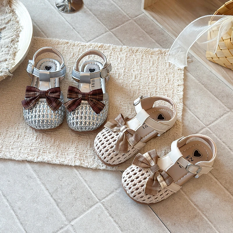 YUYIN Girls' Fashion Sandals Breathable Mesh Woven Cute Summer Children's Shoes Bow Versatile Soft Breathable Children's Shoes
YUYIN Girls' Fashion Sandals Breathable Mesh Woven Cute Summer Children's Shoes Bow Versatile Soft Breathable Children's Shoes