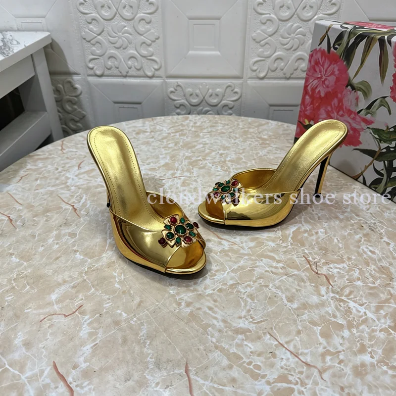 Retro Court Style Red Green Rhinestone Buckle Ornament Fashion Slippers Mirror Finish Patent Leather Peep Toe Stiletto Slippers
Retro Court Style Red Green Rhinestone Buckle Ornament Fashion Slippers Mirror Finish Patent Leather Peep Toe Stiletto Slippers