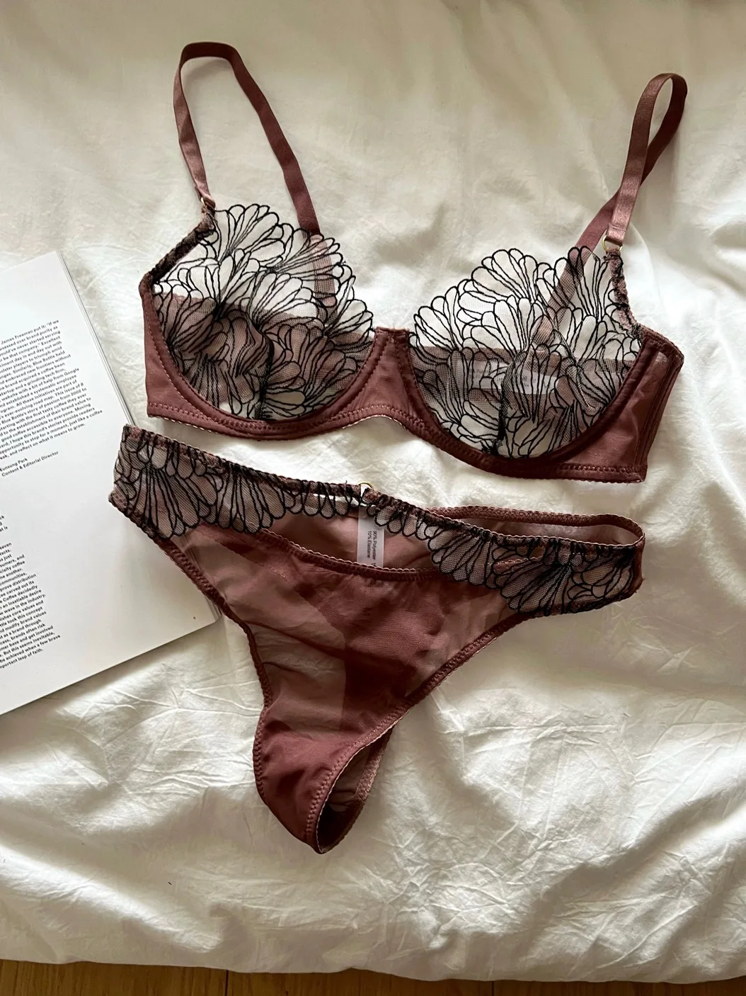 French sexy thin transparent women lingerie set pure desire bra gathering bralette top lace with steel ring ultra thin bra set
French sexy thin transparent women lingerie set pure desire bra gathering bralette top lace with steel ring ultra thin bra set